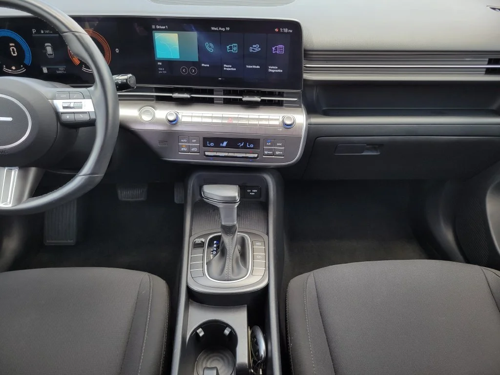 Used 2025 White Hyundai SEL image 19