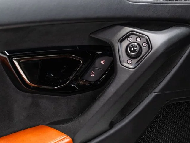 Used 2018 Black Lamborghini  image 27