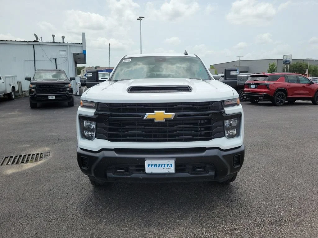 New 2026 Summit White Chevrolet WT image 18