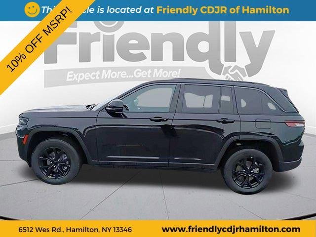 New 2026 Diamond Black Crystal Pearl-Coat Exterior Paint Jeep Laredo image 2