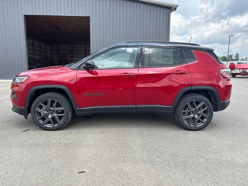 New 2026 Red Hot Pearl-Coat Exterior Paint Jeep Limited image 6