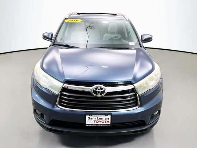 Used 2016 Toyota Highlander XLE with VIN 5TDJKRFH7GS245286 for sale in Bloomington, IL
