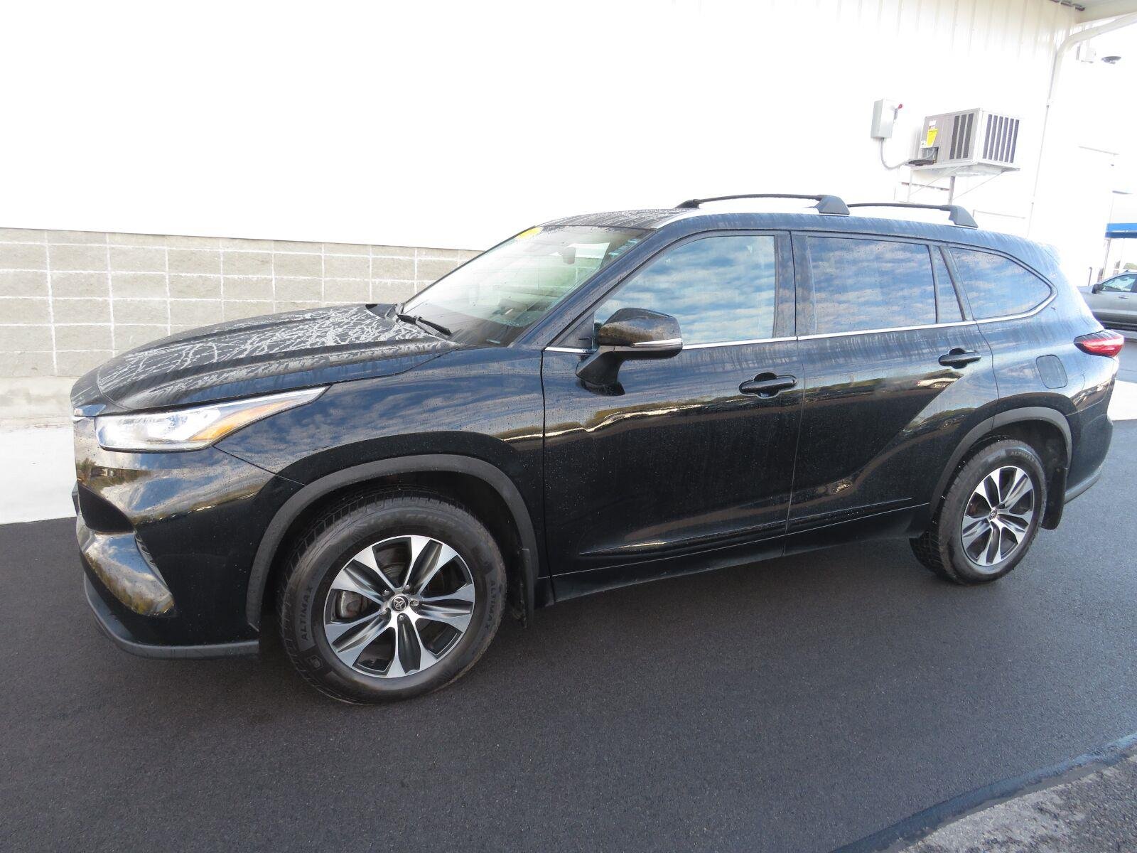 Used 2020 Midnight Black Metallic Toyota XLE image 14