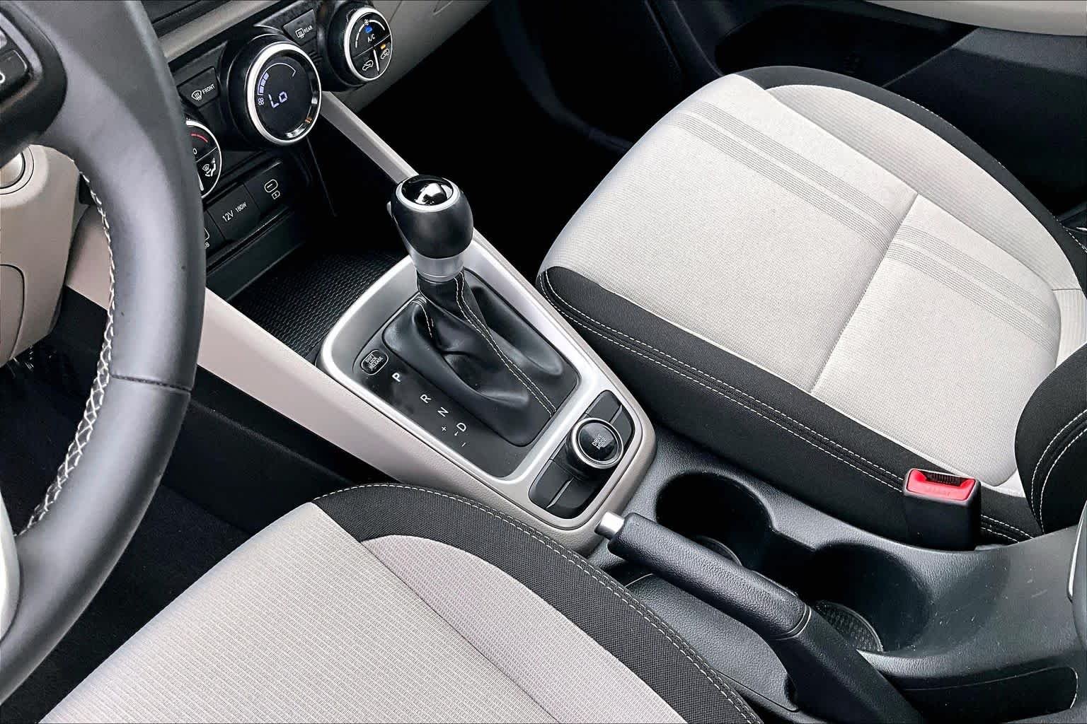 2025 Hyundai Venue SEL - Photo 17