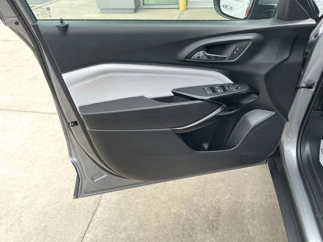 2025 Chevrolet Trax LT - Photo 14