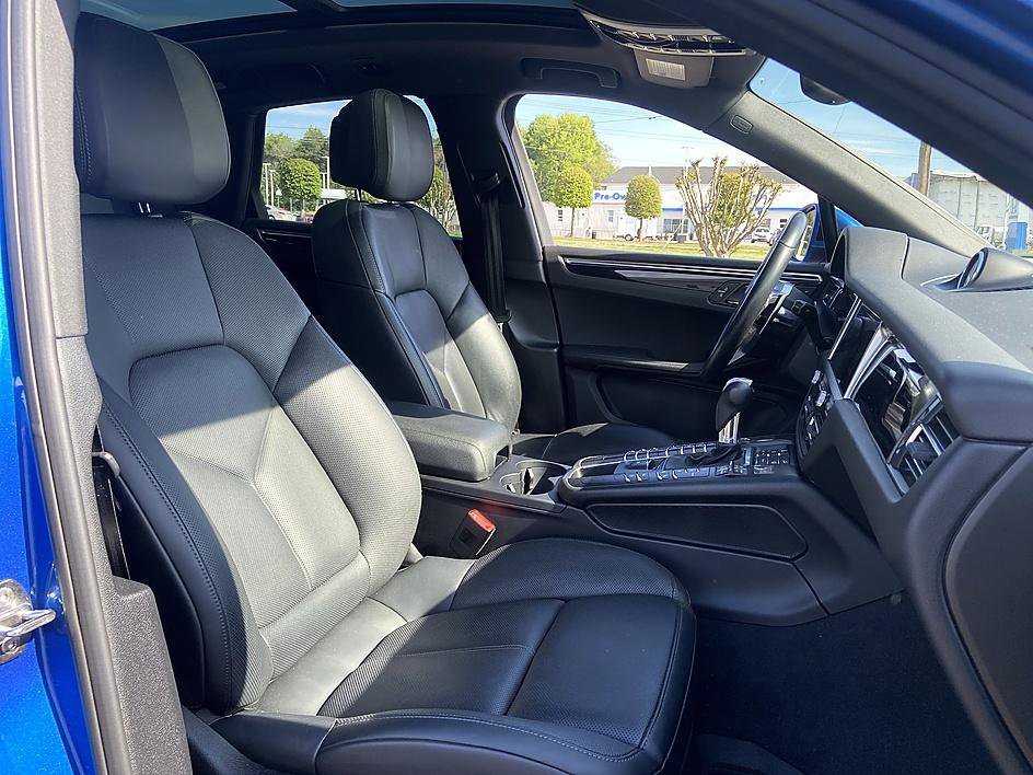 Used 2020 Sapphire Blue Metallic Porsche Base image 18