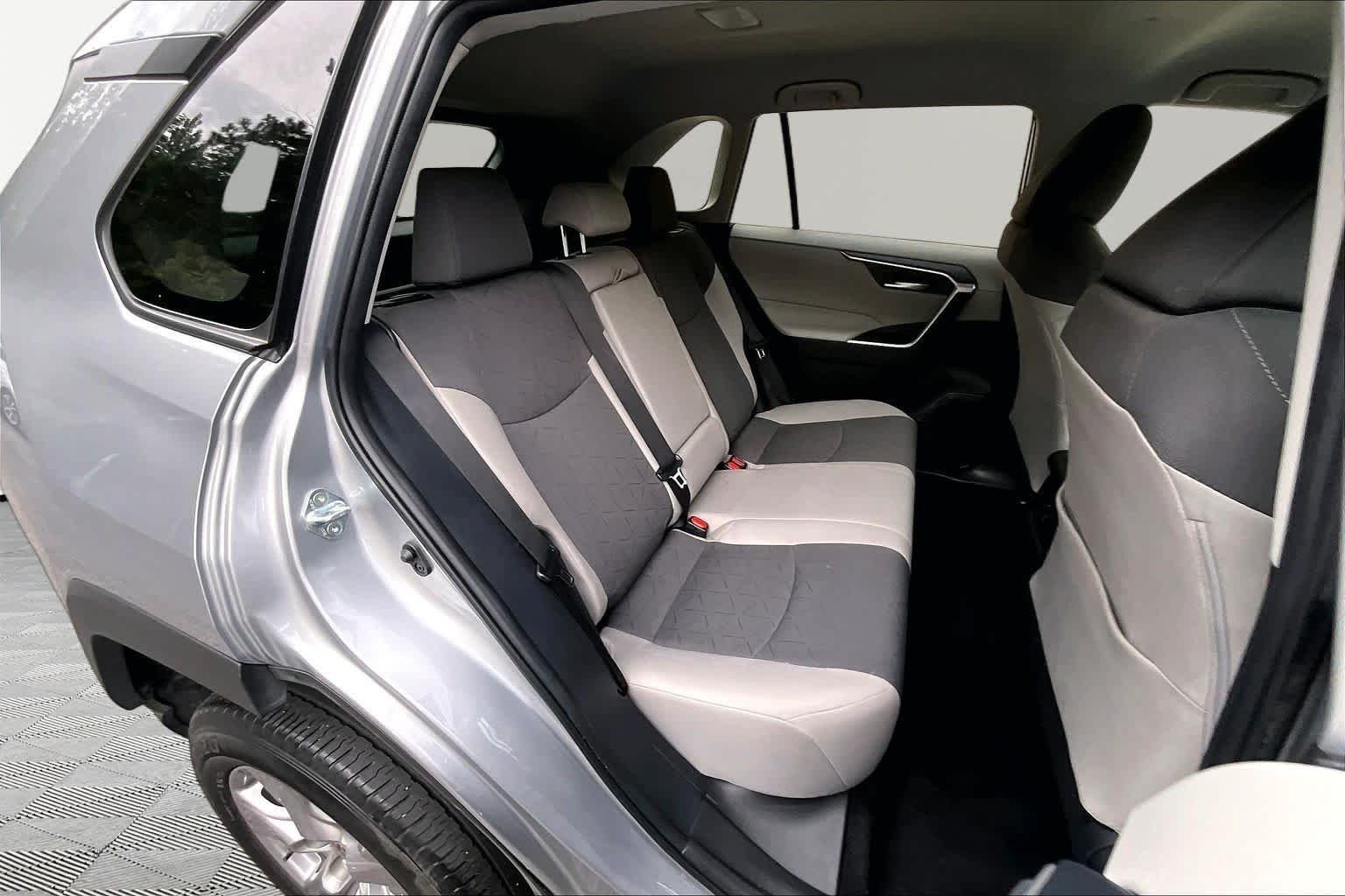 Used 2025 Silver Sky Metallic Toyota XLE image 20