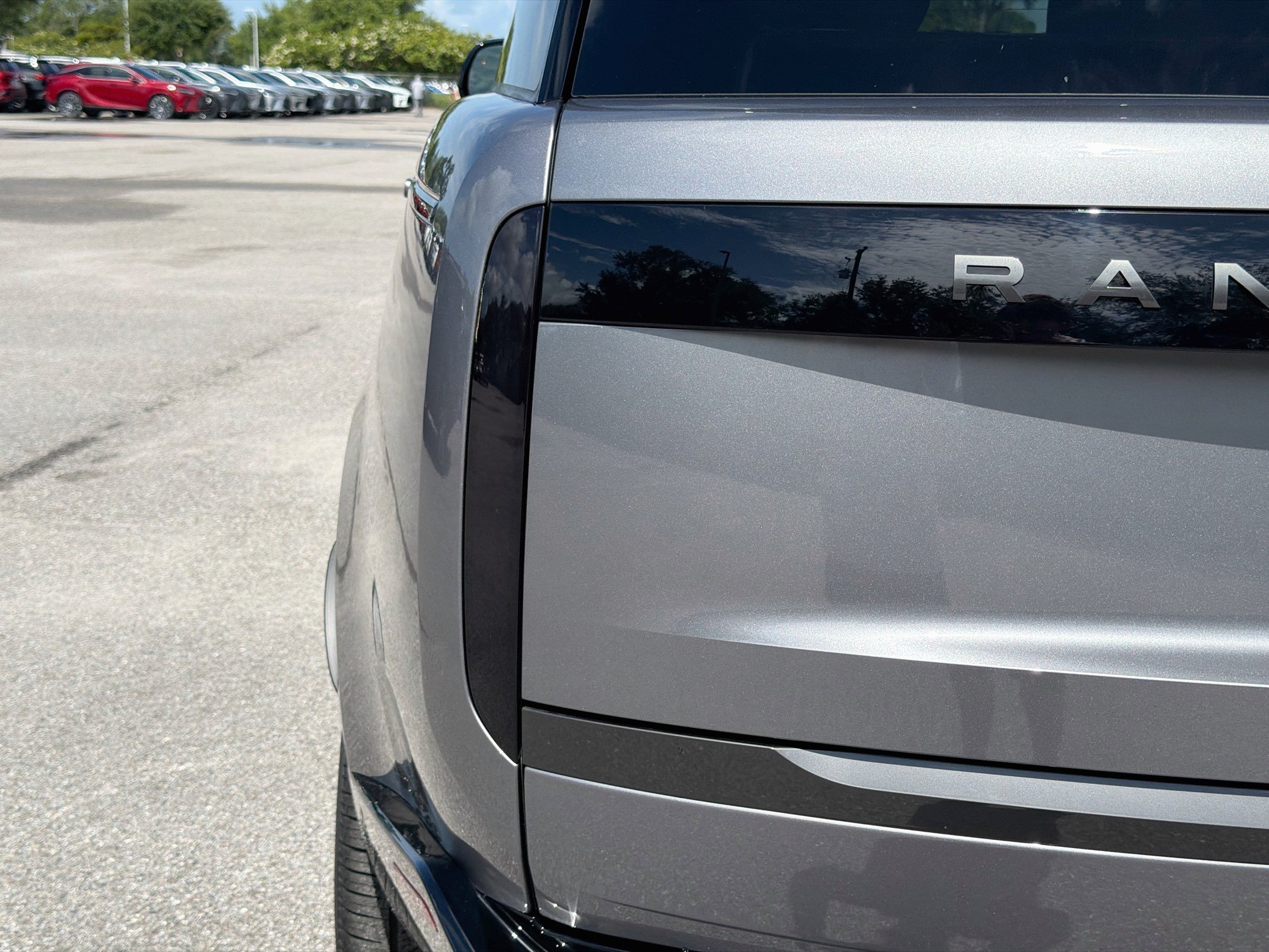 New 2026 Eiger Grey LAND ROVER SE 7 Seats image 10