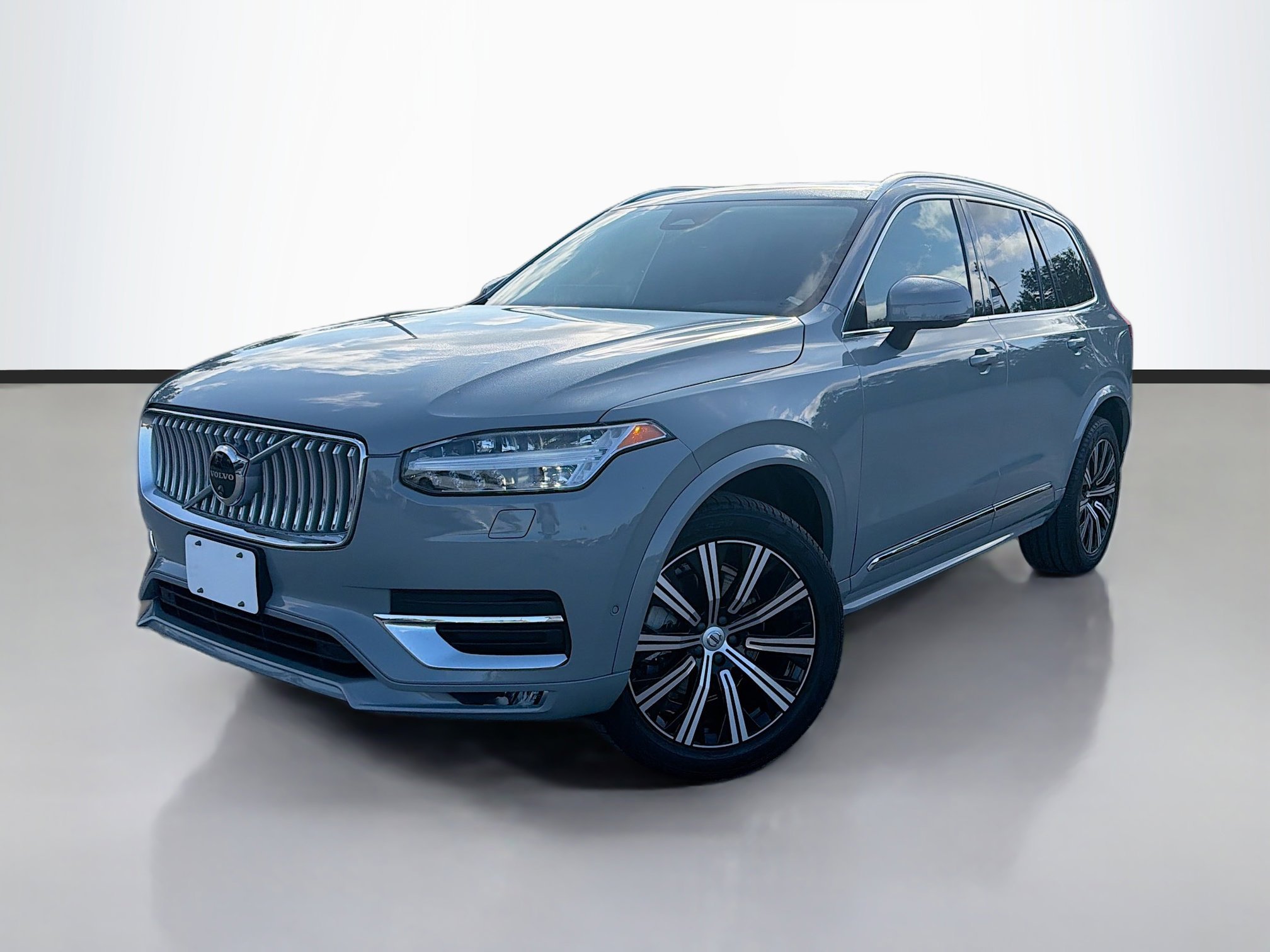 Used 2024 Vapour Gray Metallic Volvo Plus Bright Theme image 1