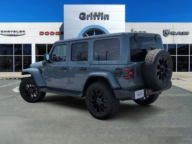 Used 2025 Anvil Clearcoat Jeep Sahara 4xe image 9