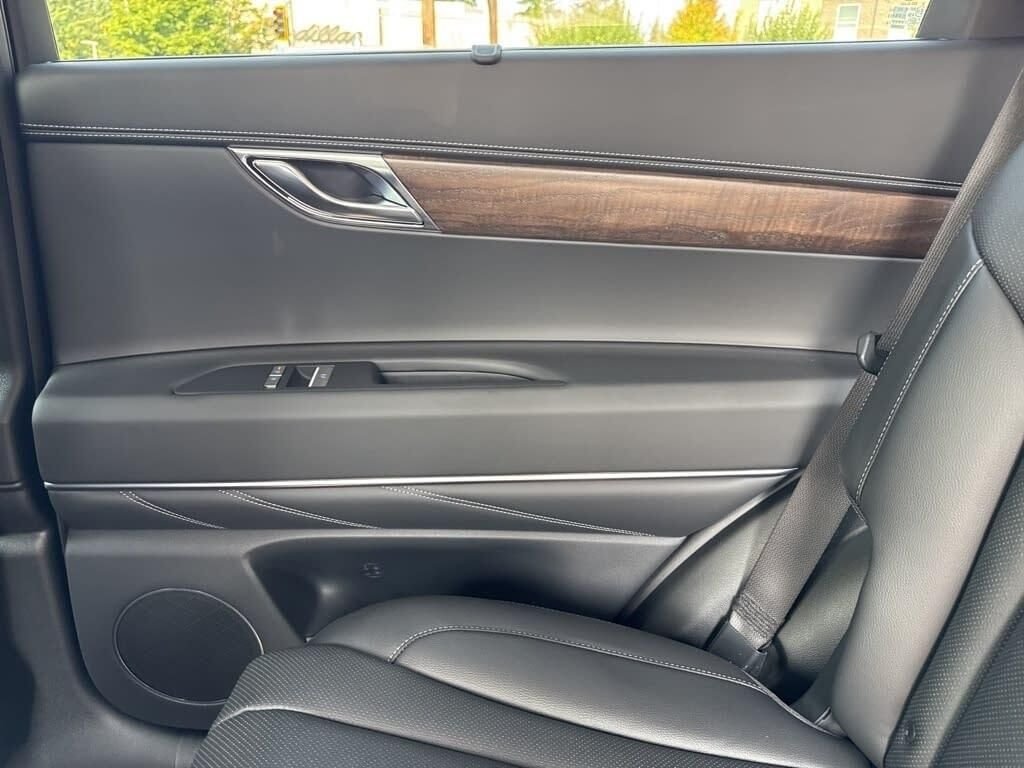 New 2026 White Genesis 2.5T image 47