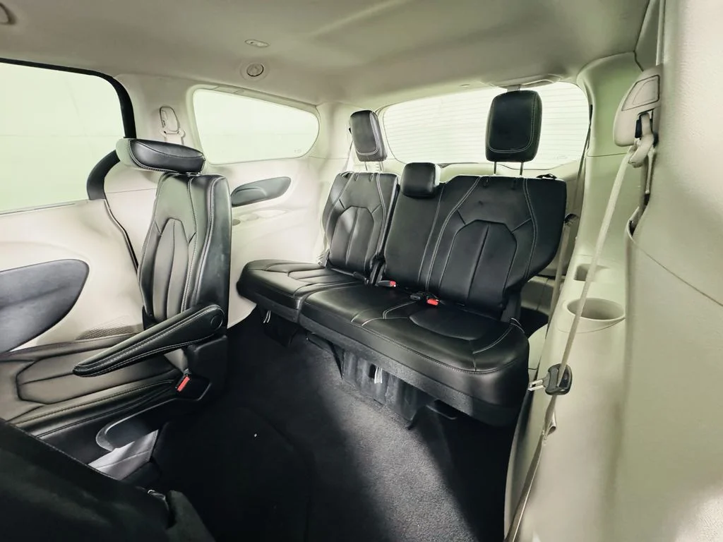 Used 2023 Black Chrysler Touring L image 20