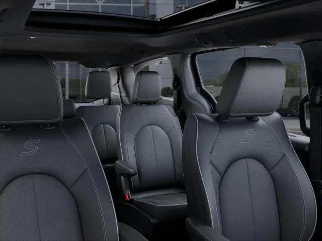 New 2026 Diamond Black Crystal Pearl-Coat Exterior Paint Chrysler Limited image 78