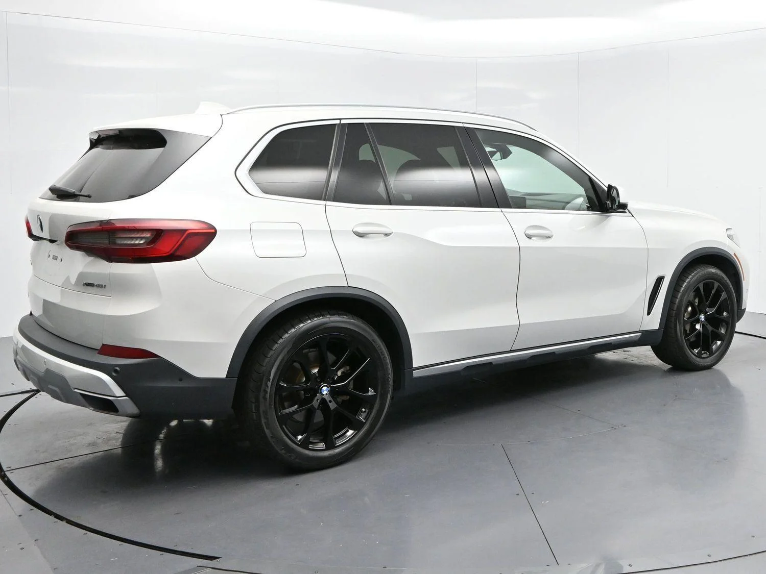 Used 2019 Mineral White Metallic BMW xDrive40i image 7