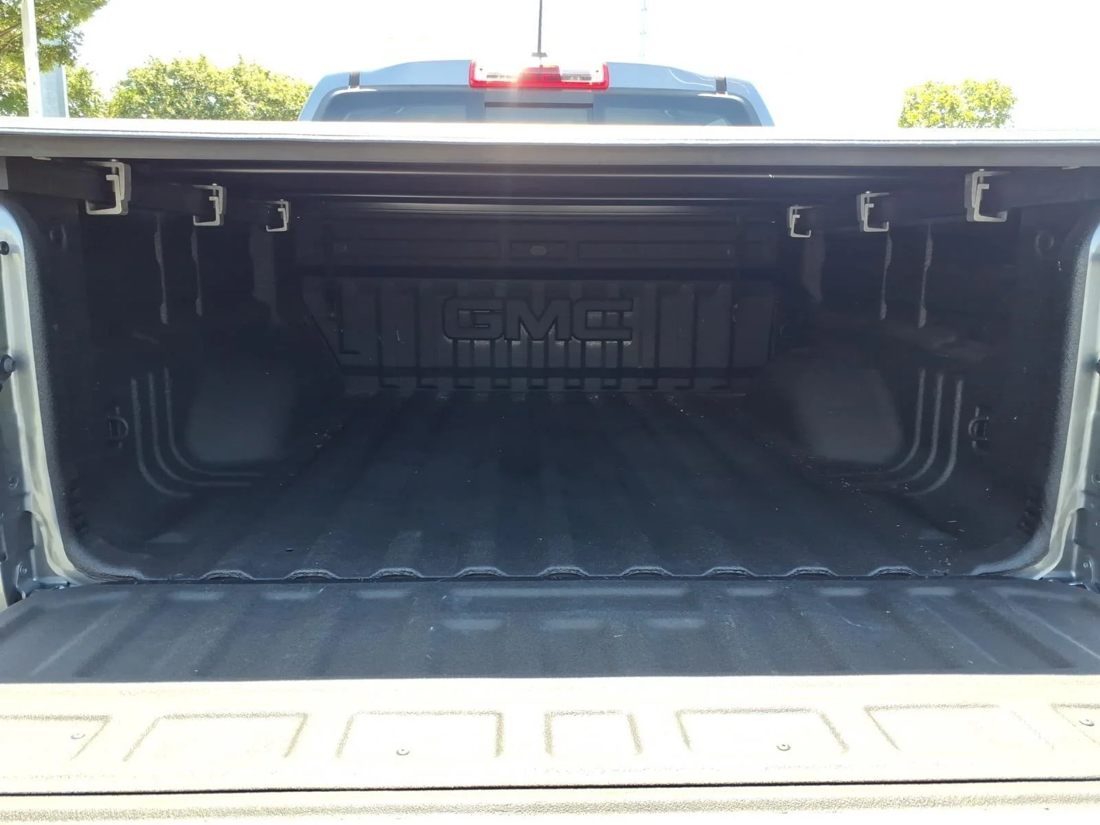 Used 2019 Quicksilver Metallic GMC 4WD SLE image 33