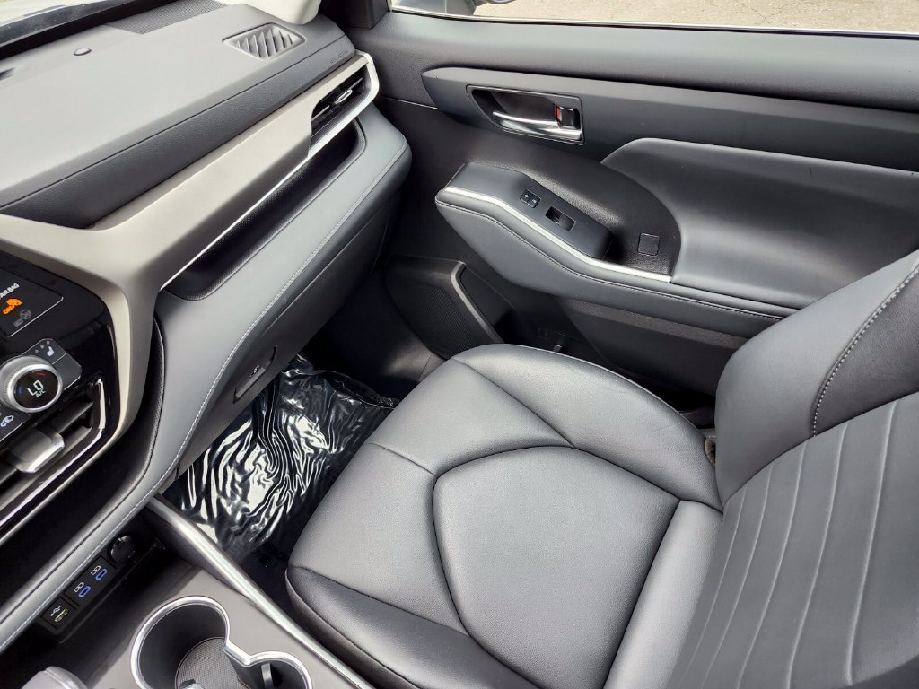 Used 2022 Gray Toyota XLE image 16