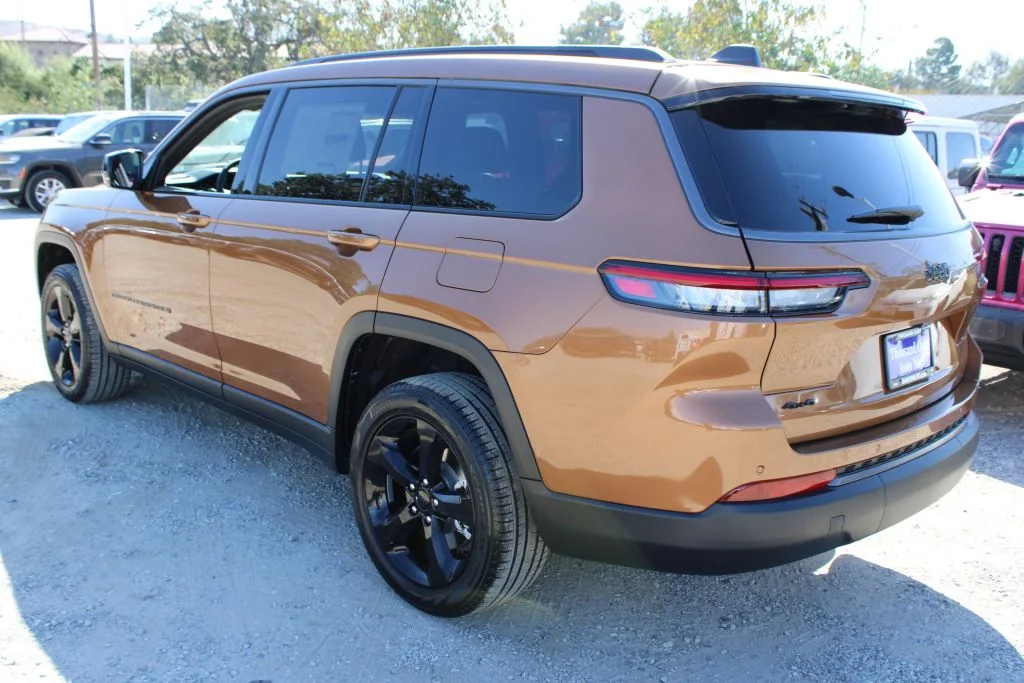 New 2026 Copper Shino Metallic Clear-Coat Exterior Paint Jeep Limited image 6