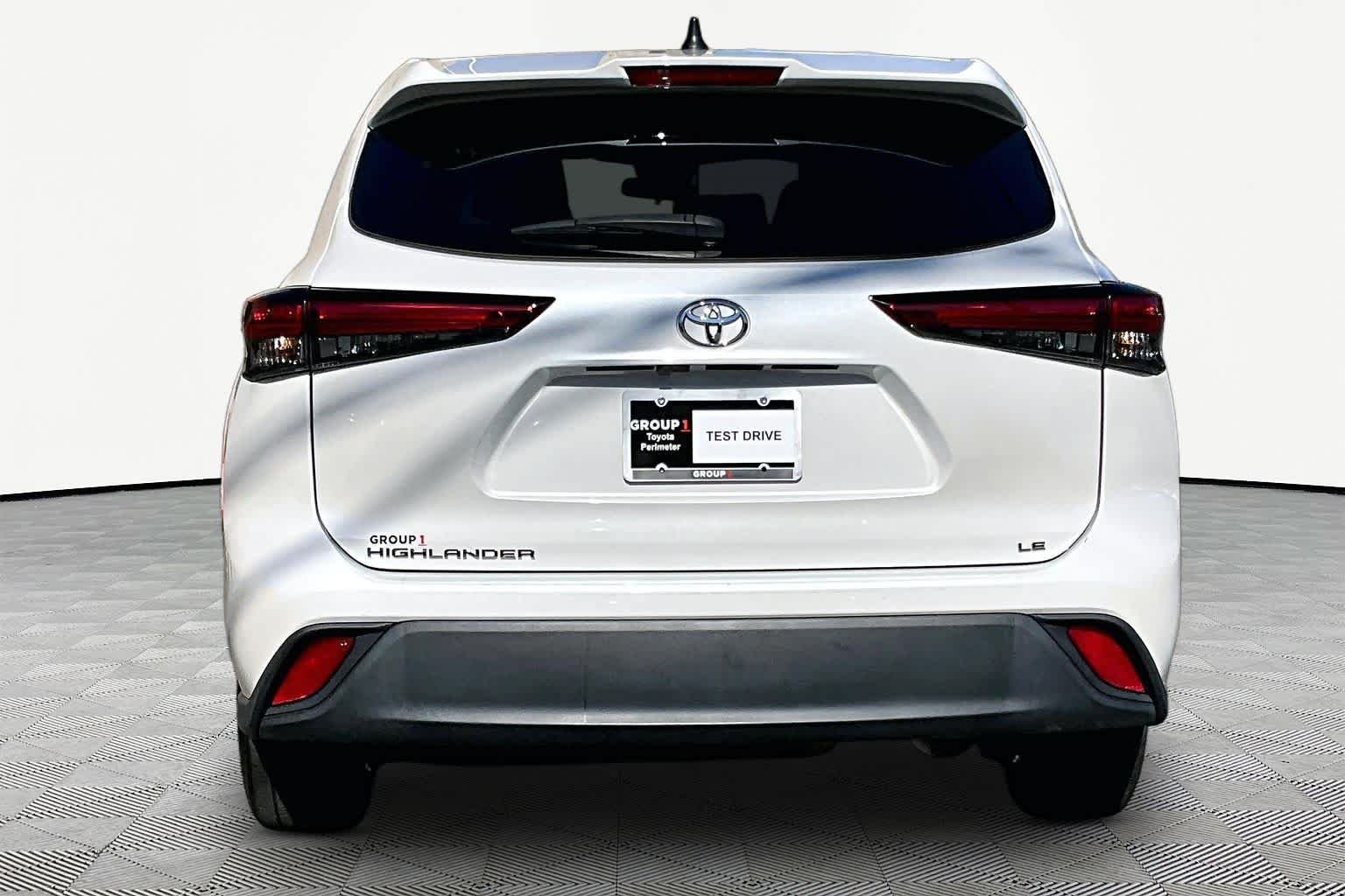 Used 2023 Wind Chill Pearl Toyota LE image 5