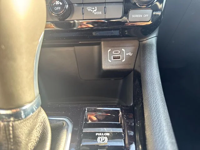 New 2026 White Jeep Latitude image 21