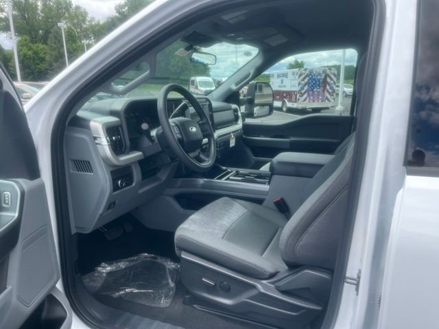 New 2026 Oxford White Ford XLT image 8