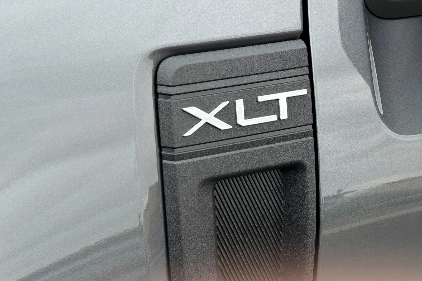 New 2026 Carbonized Gray Metallic Ford XLT image 29