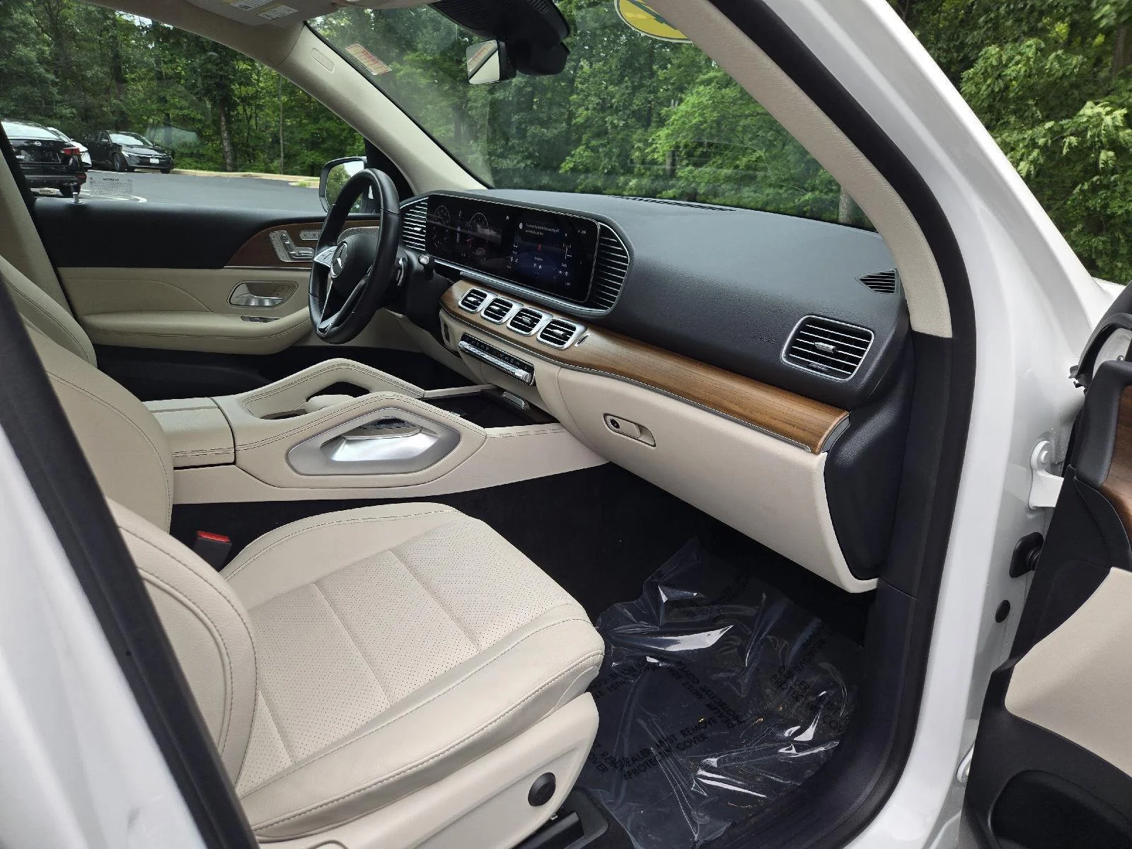 Used 2024 Polar White Mercedes-Benz GLE 450 image 24
