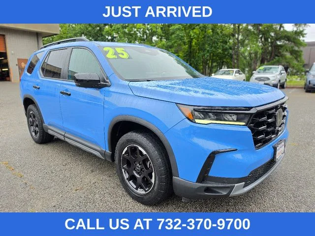 Certified Used 2025 Diffused Sky Pearl Honda TrailSport image 7