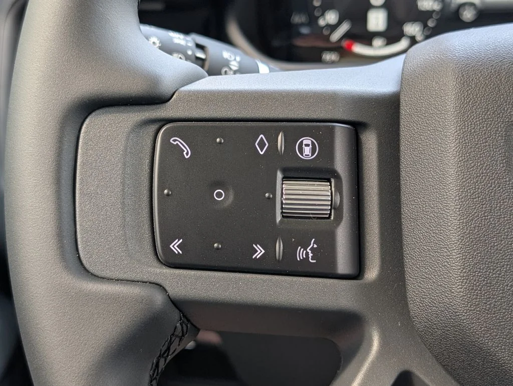 New 2026 Woolstone Green Land Rover X-Dynamic SE image 26