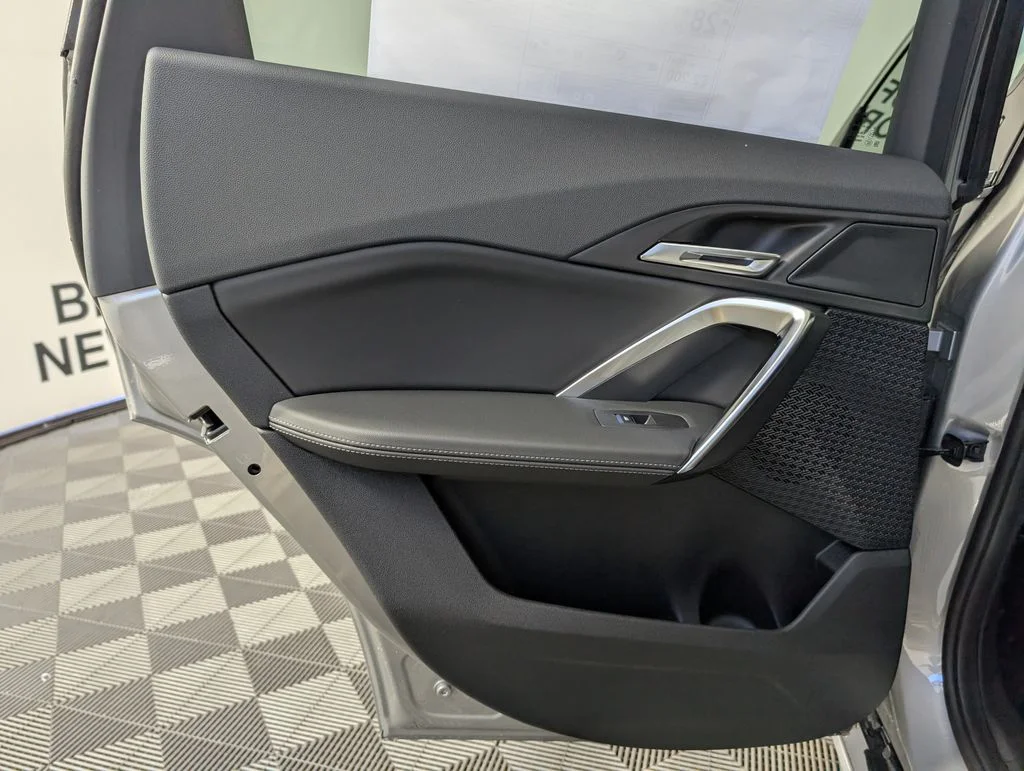 New 2026 Space Silver Metallic BMW xDrive28i image 17