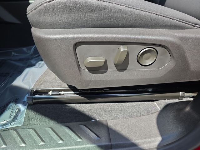 Used 2025 Red Chevrolet Trail Boss image 29