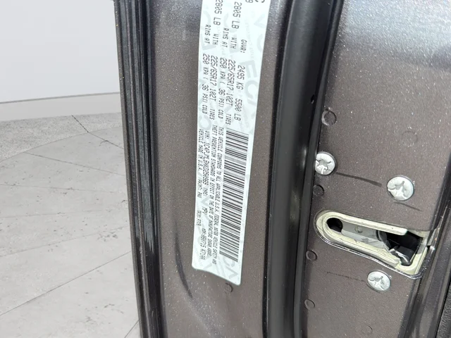 Used 2019 Gray Jeep Latitude Plus image 16