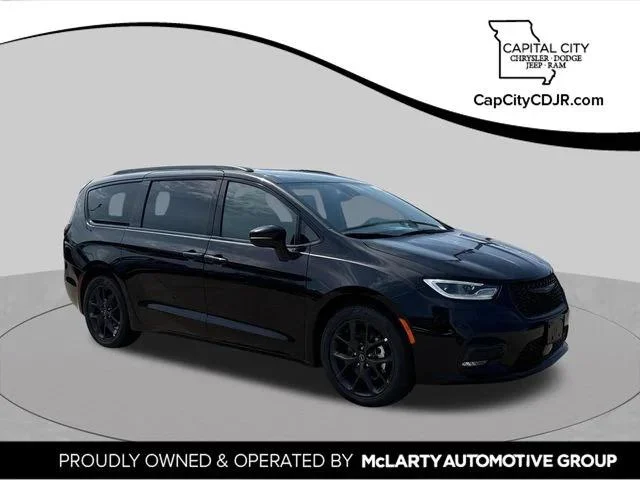New 2026 Diamond Black Crystal Pearl-Coat Exterior Paint Chrysler Select image 1