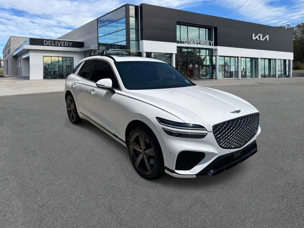 Used 2023 White Genesis 2.5T image 1