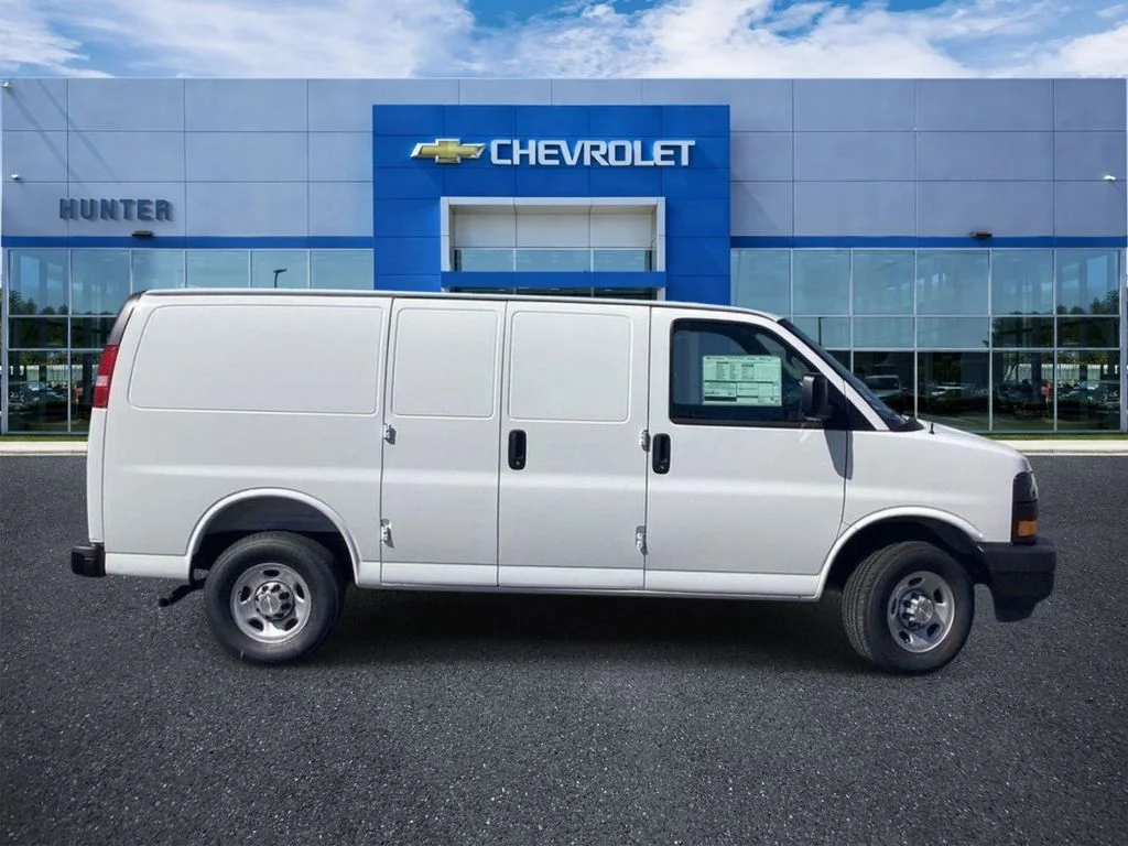 New 2026 Summit White Chevrolet WT image 6