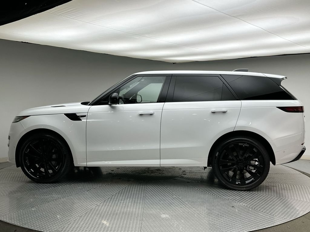 New 2026 Fuji White Land Rover Dynamic SE image 2