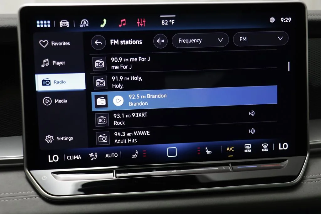 New 2026 Platinum Gray Volkswagen 2.0T SE R-Line Black image 9