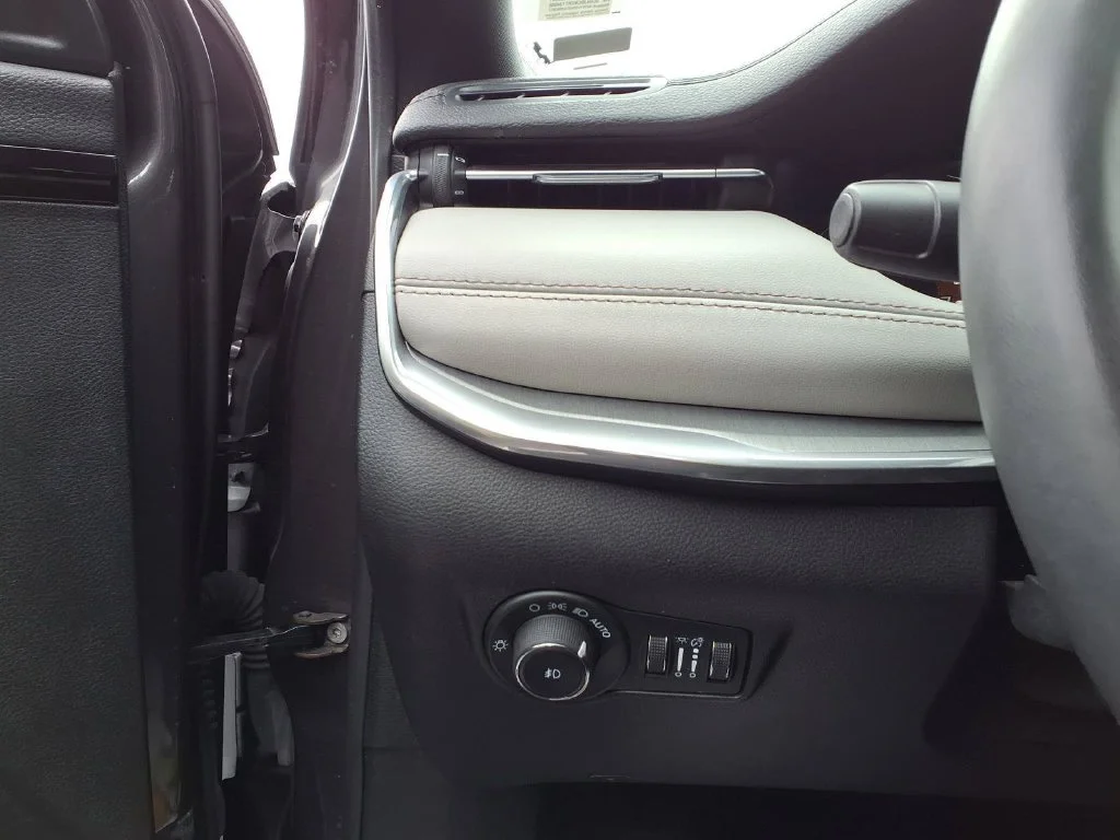 Used 2024 Baltic Gray Metallic Clearcoat Jeep Limited image 14