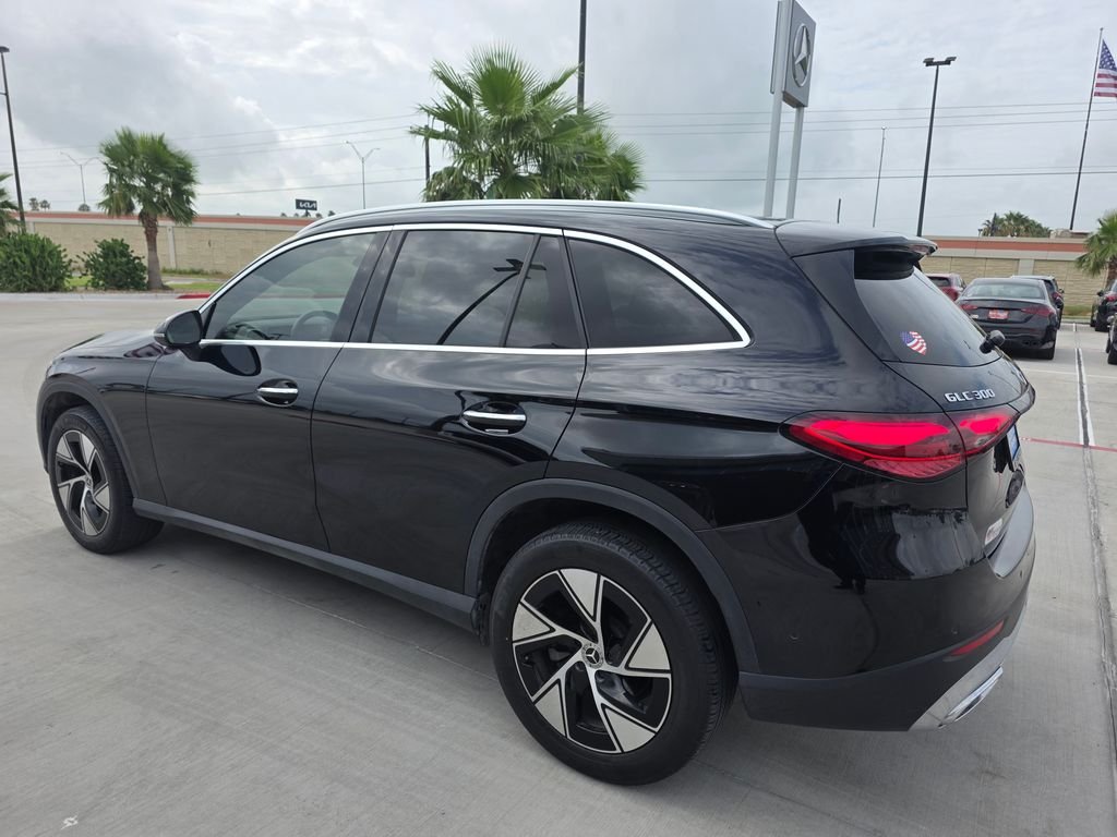 Used 2024 Black Mercedes-Benz GLC 300 image 5