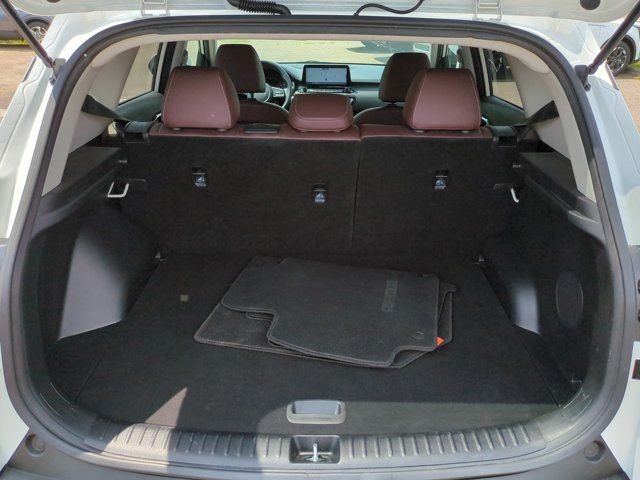 Used 2023 White Kia SX image 14