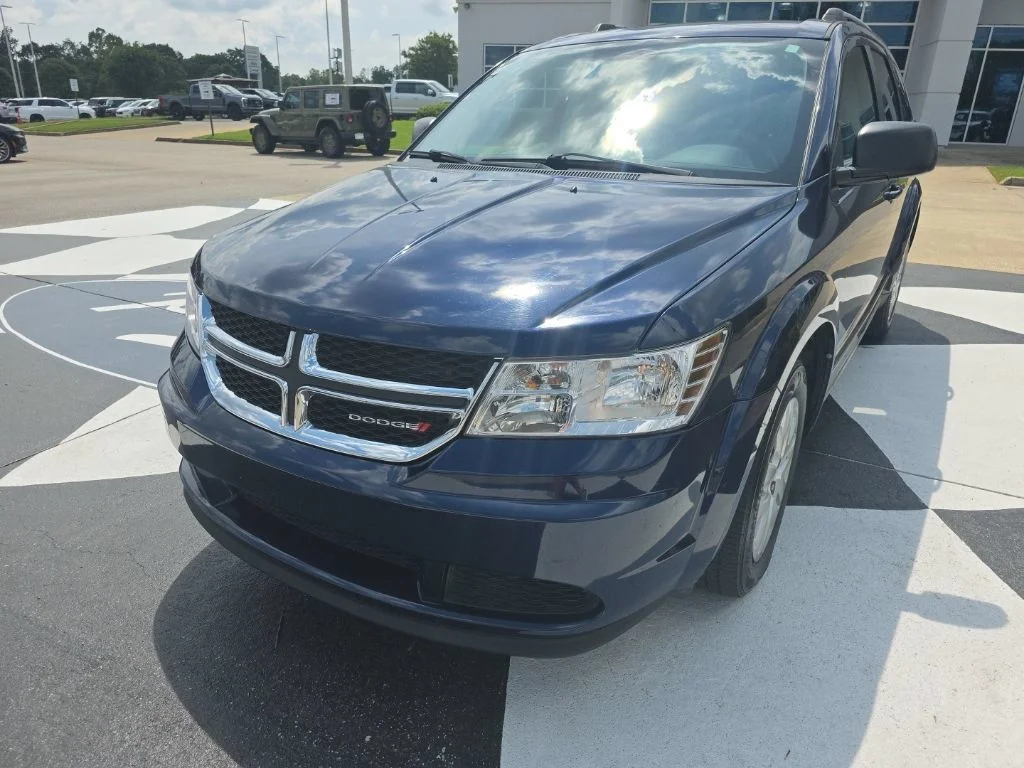 Used 2017 Contusion Blue Pearlcoat Dodge SE image 4