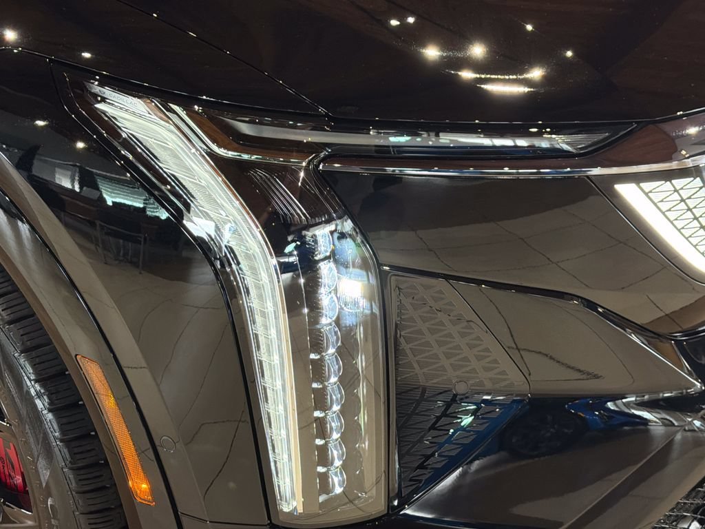 2026 Cadillac OPTIQ V-Series - Photo 6