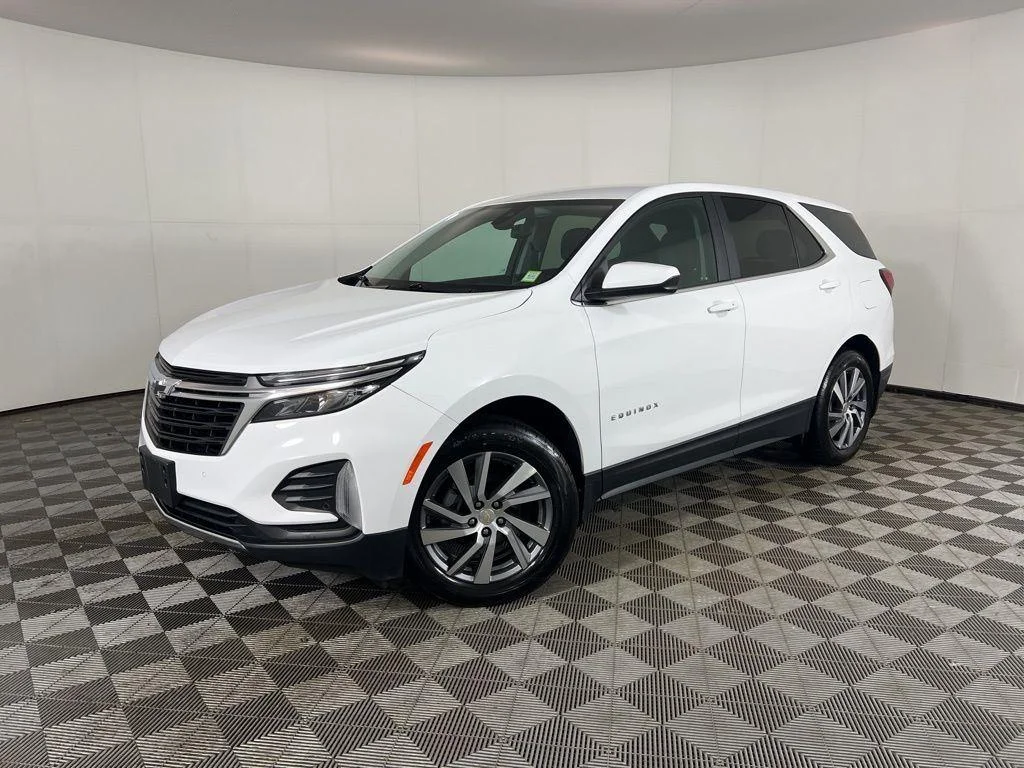 Used 2024 Summit White Chevrolet LT image 2