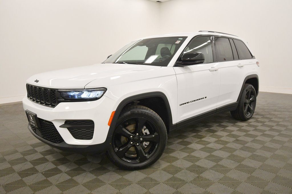 Used 2022 Jeep Grand Cherokee Altitude with VIN 1C4RJHAG6N8606779 for sale in Rochester, Minnesota
