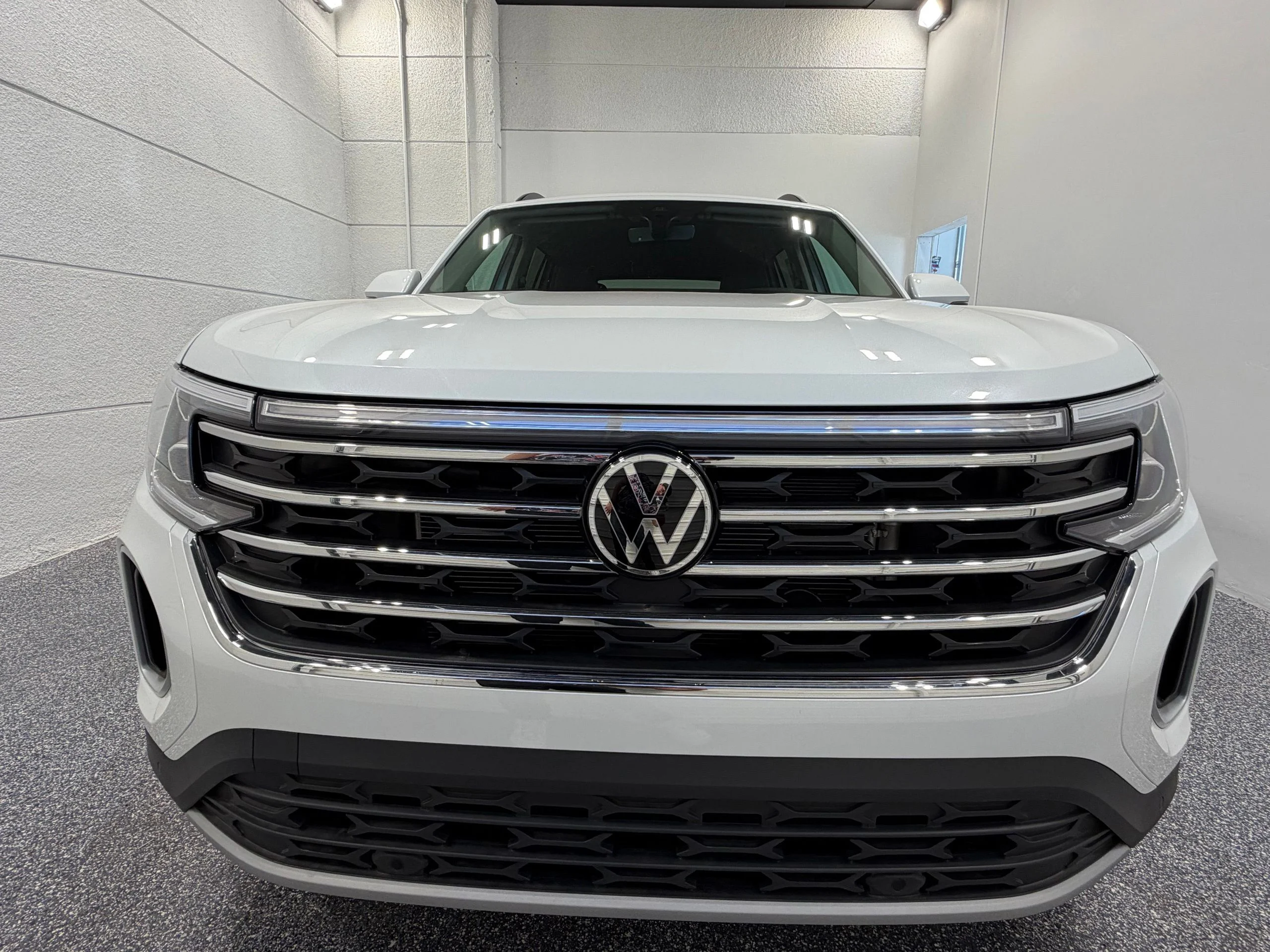 New 2026 White Volkswagen 2.0T SE w/Technology image 10