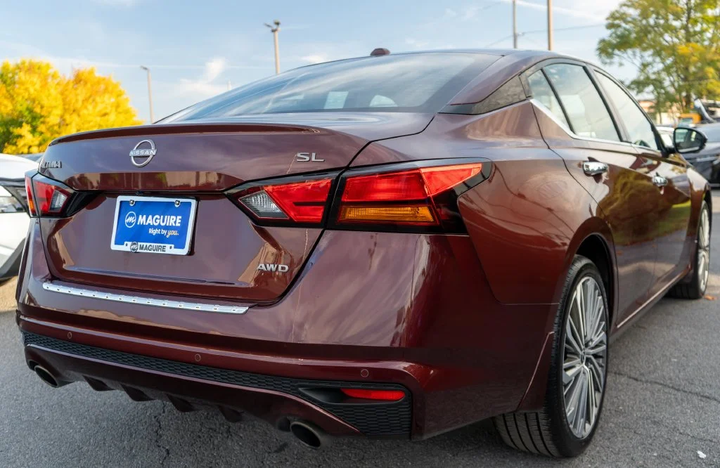 Used 2023 Red Nissan 2.5 SL image 6