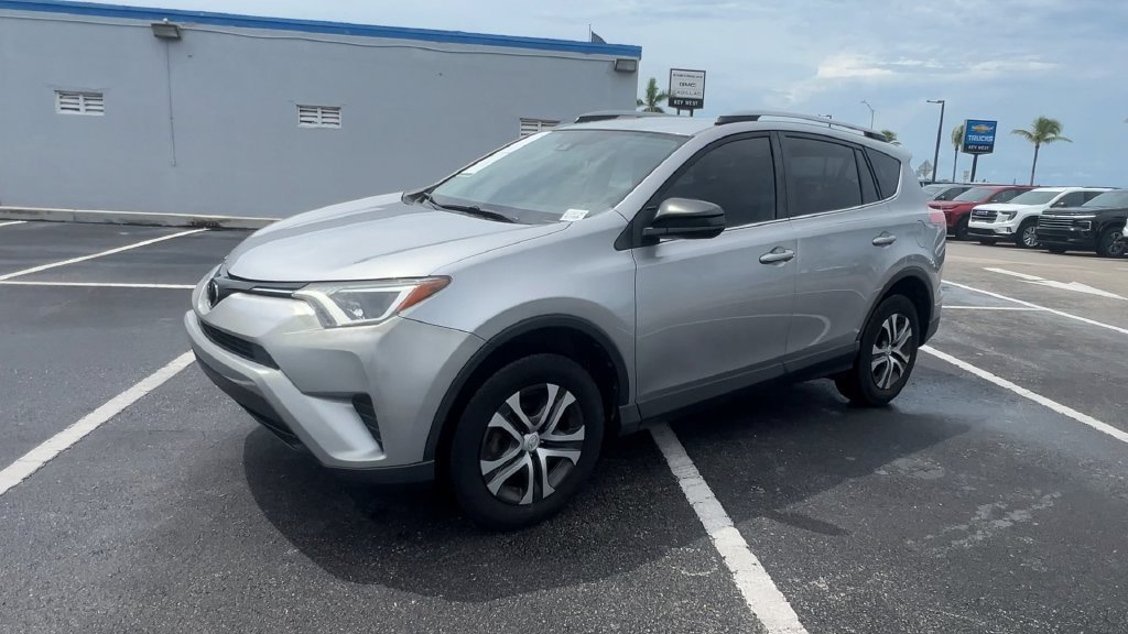Used 2018 Silver Toyota LE image 4