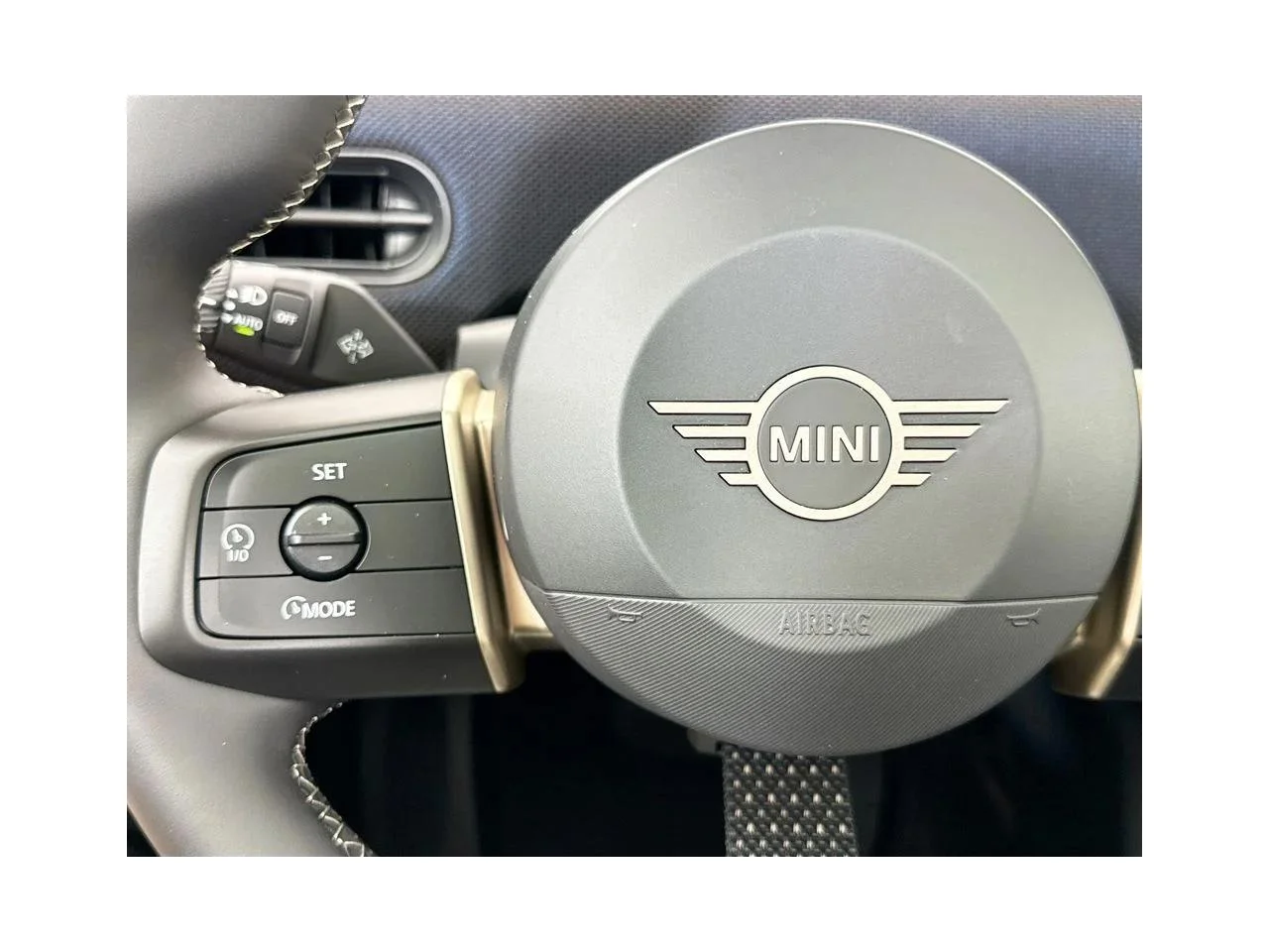 New 2026 Nanuq White Metallic MINI SIGNATURE PLUS image 11
