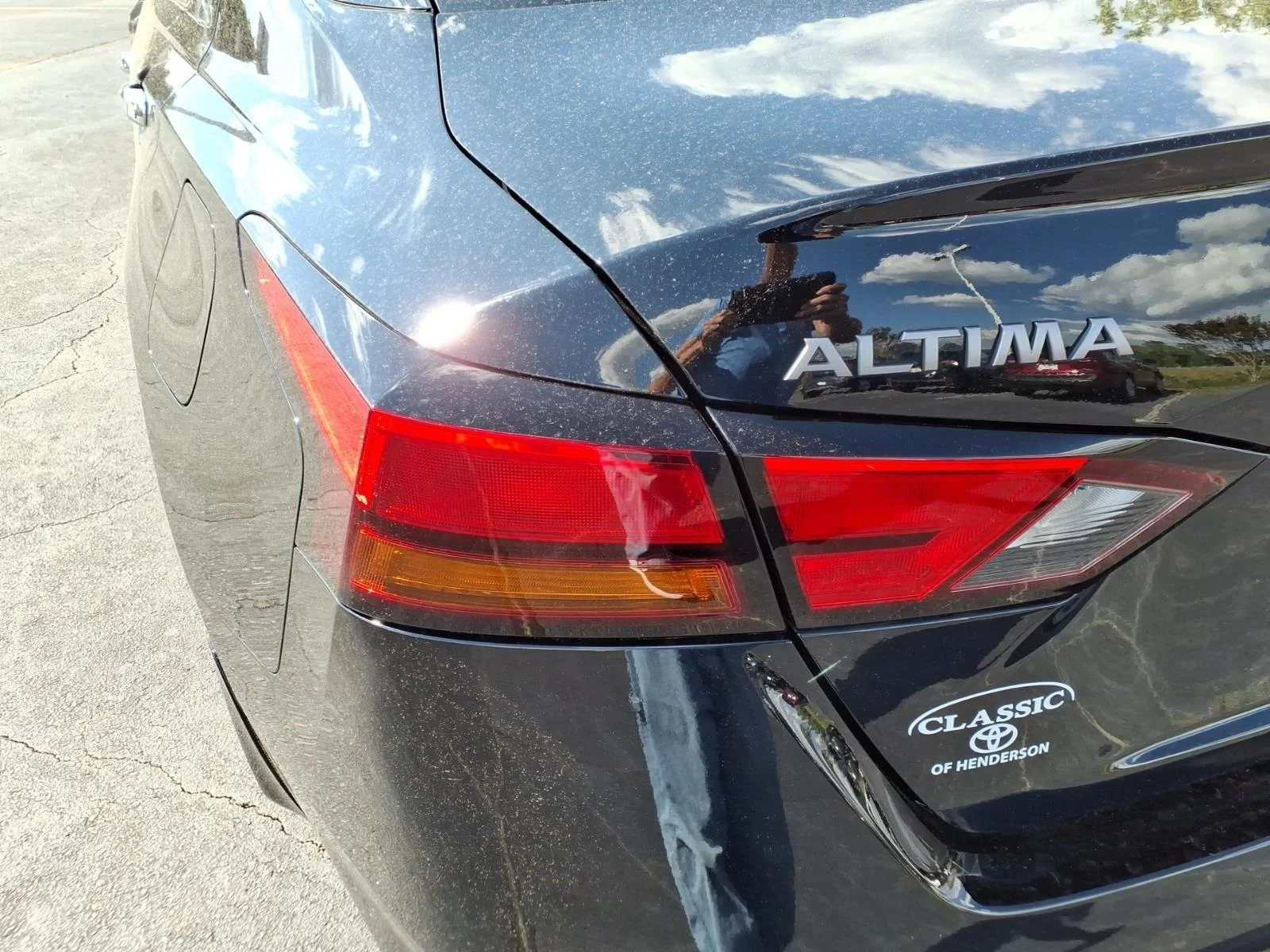 Used 2025 Super Black Nissan SL image 18