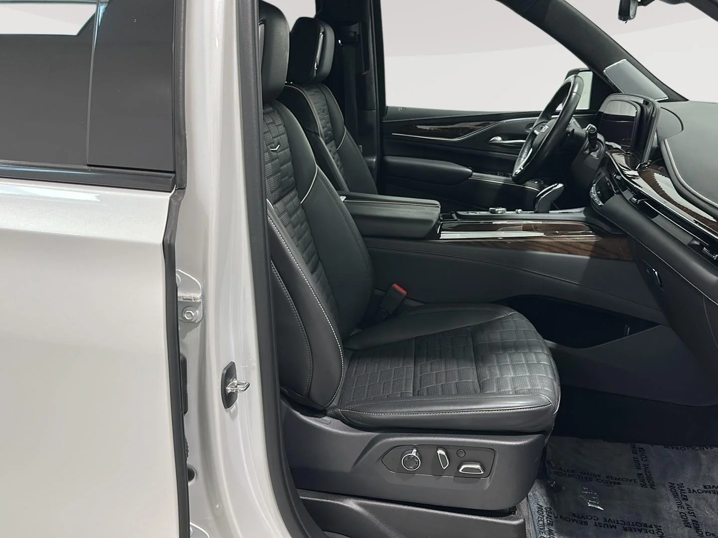 Used 2023 Crystal White Tricoat Cadillac Sport Platinum image 26