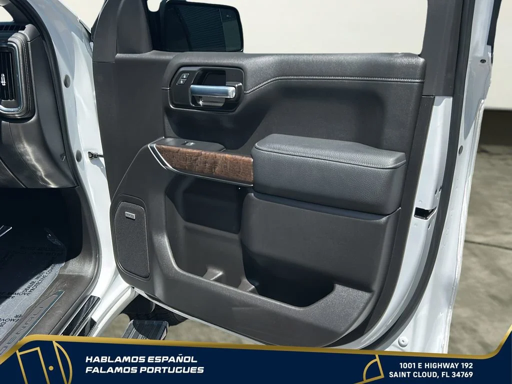 Used 2021 WHITE FROST TRICOAT GMC Denali image 31